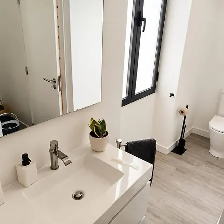 Casa Do Lago, 10 Min From Airport & Sea Gaula